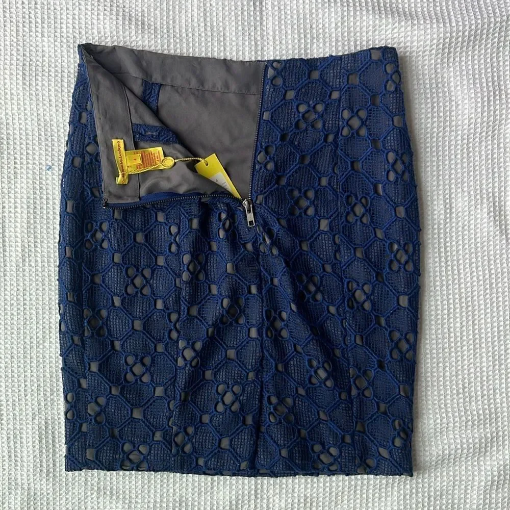 NWT Catherine Malandrino  Women's Navy Blue Pencil Eyelet Skirt sz 4